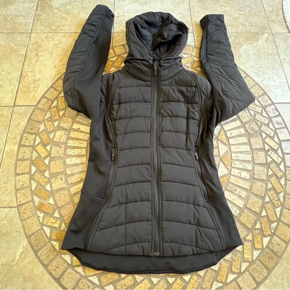 Lululemon extra mile jacket black 8 - Picture 3 of 16
